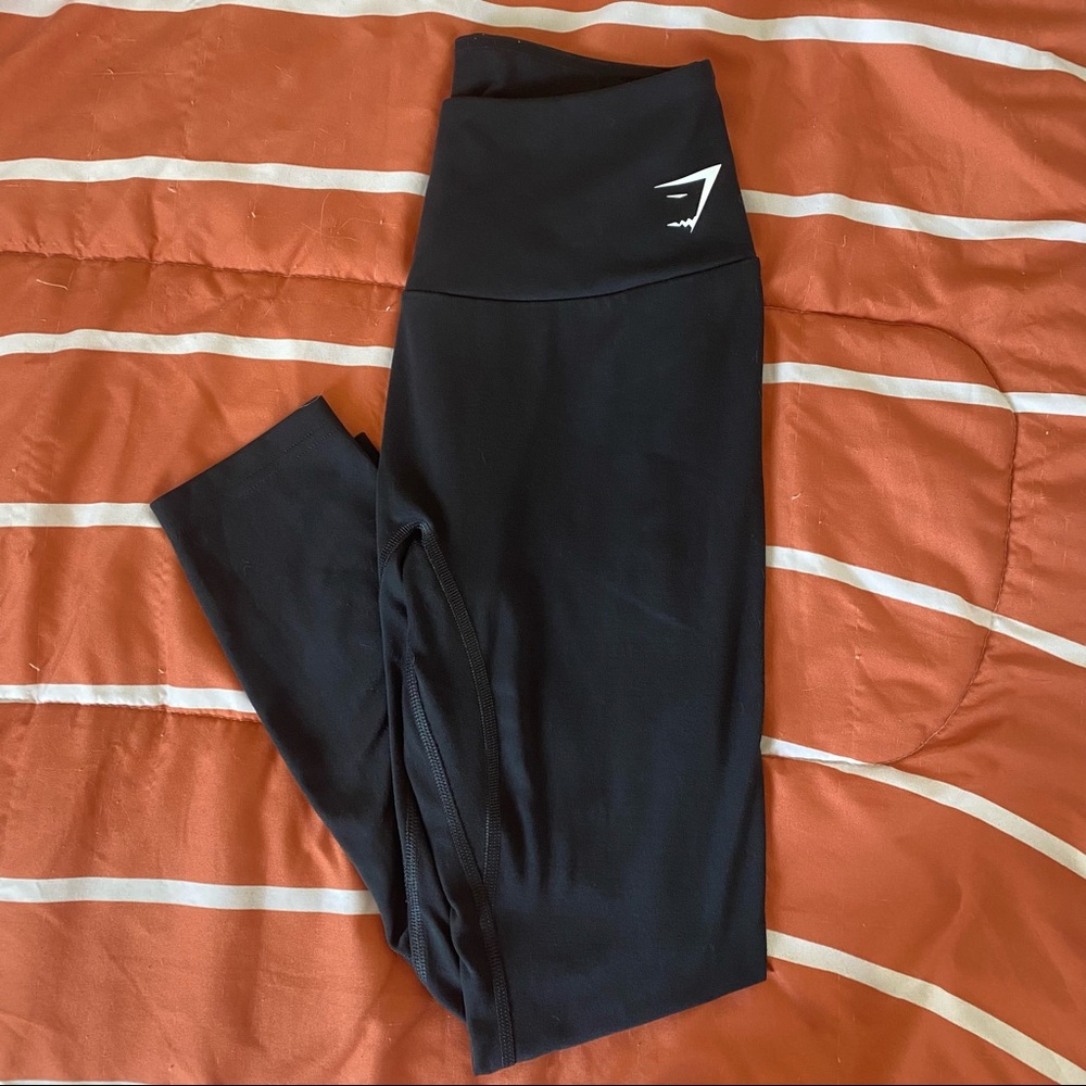 Gym shark leggings